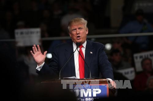 Bà Clinton và ông Trump tạm dẫn đầu